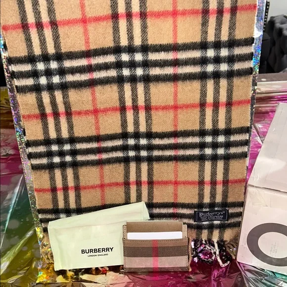 💜Burberry Beige and Red Plaid Scarf with Card Holder - Picture 1 of 8